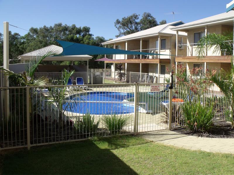 Lakeside Apartments And River Resort Villas South Yunderup Exterior photo