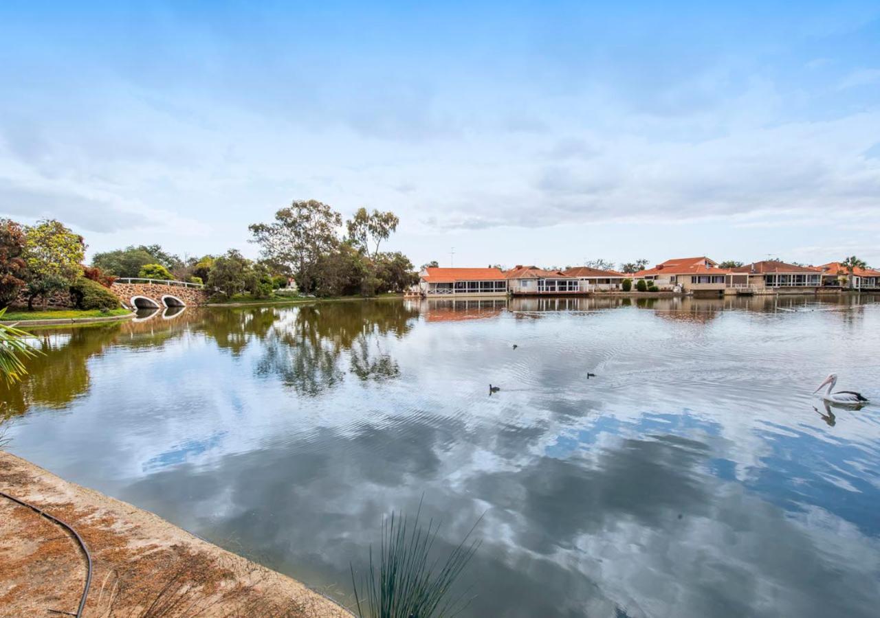 Lakeside Apartments And River Resort Villas South Yunderup Exterior photo