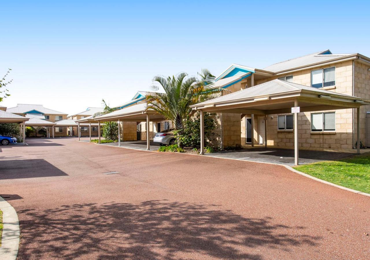 Lakeside Apartments And River Resort Villas South Yunderup Exterior photo
